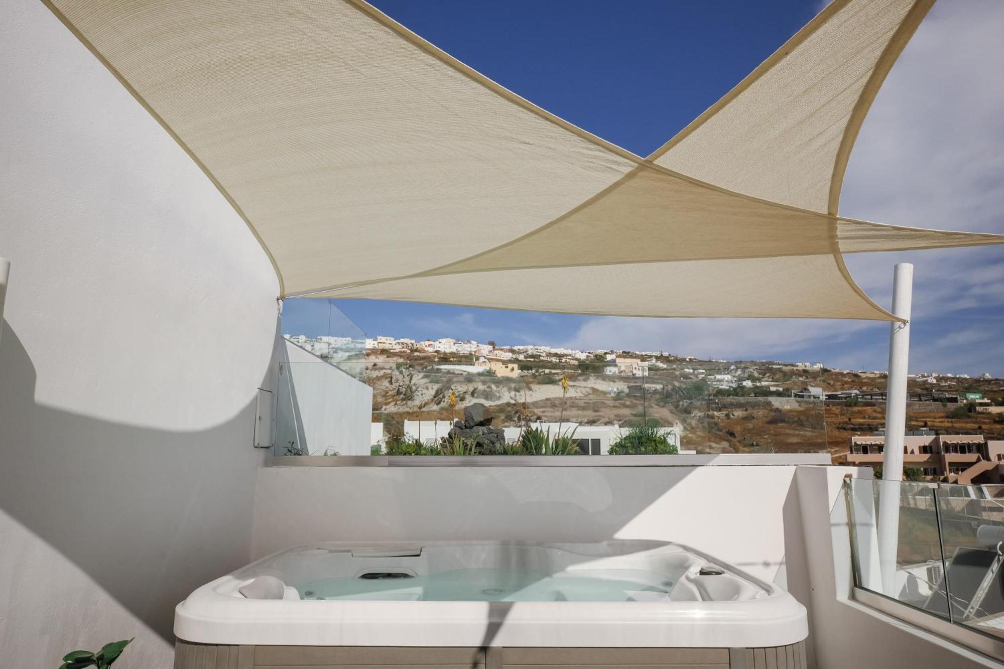 Valery Suites Fira  Luaran gambar