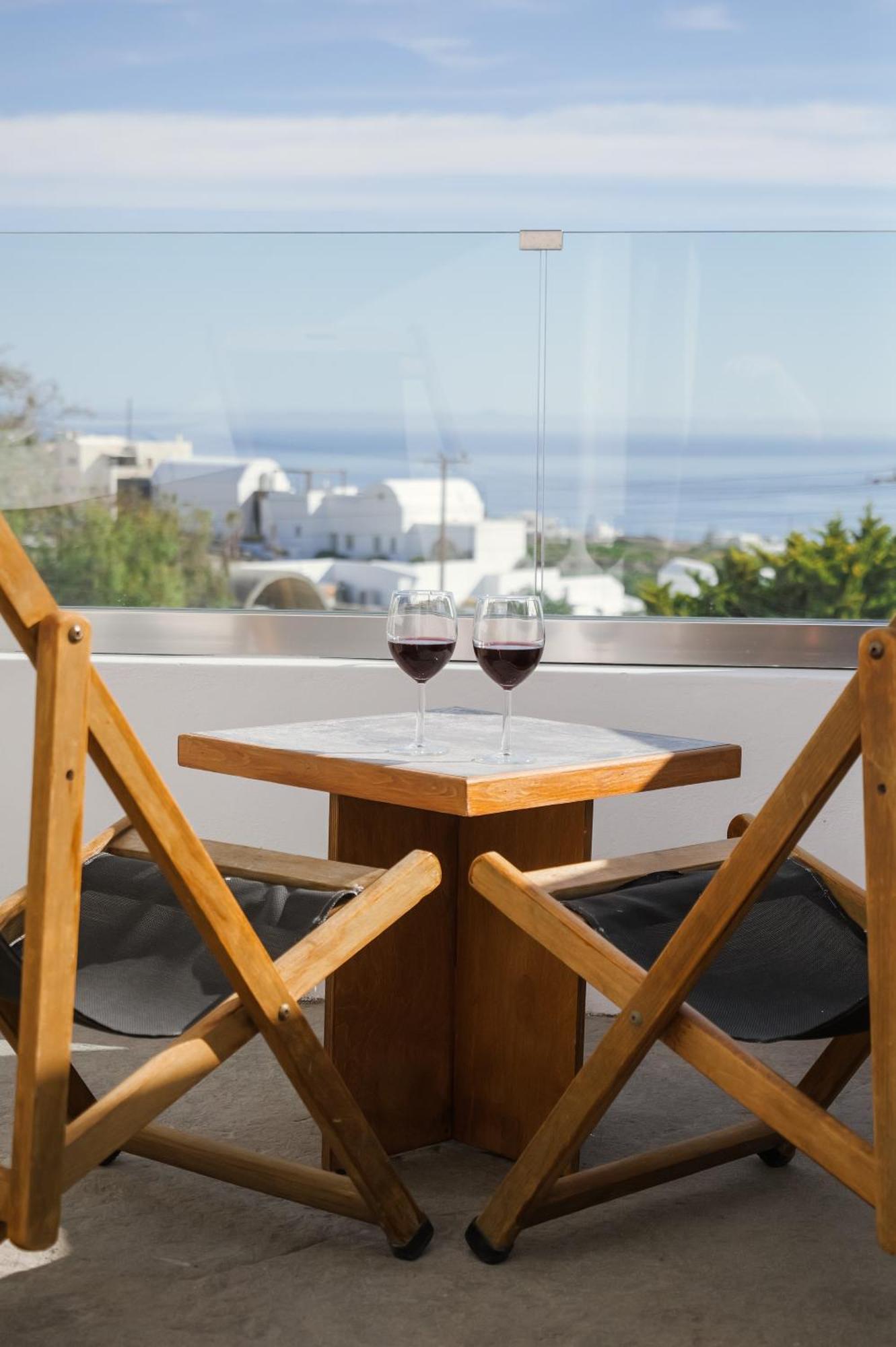 Valery Suites Fira  Luaran gambar
