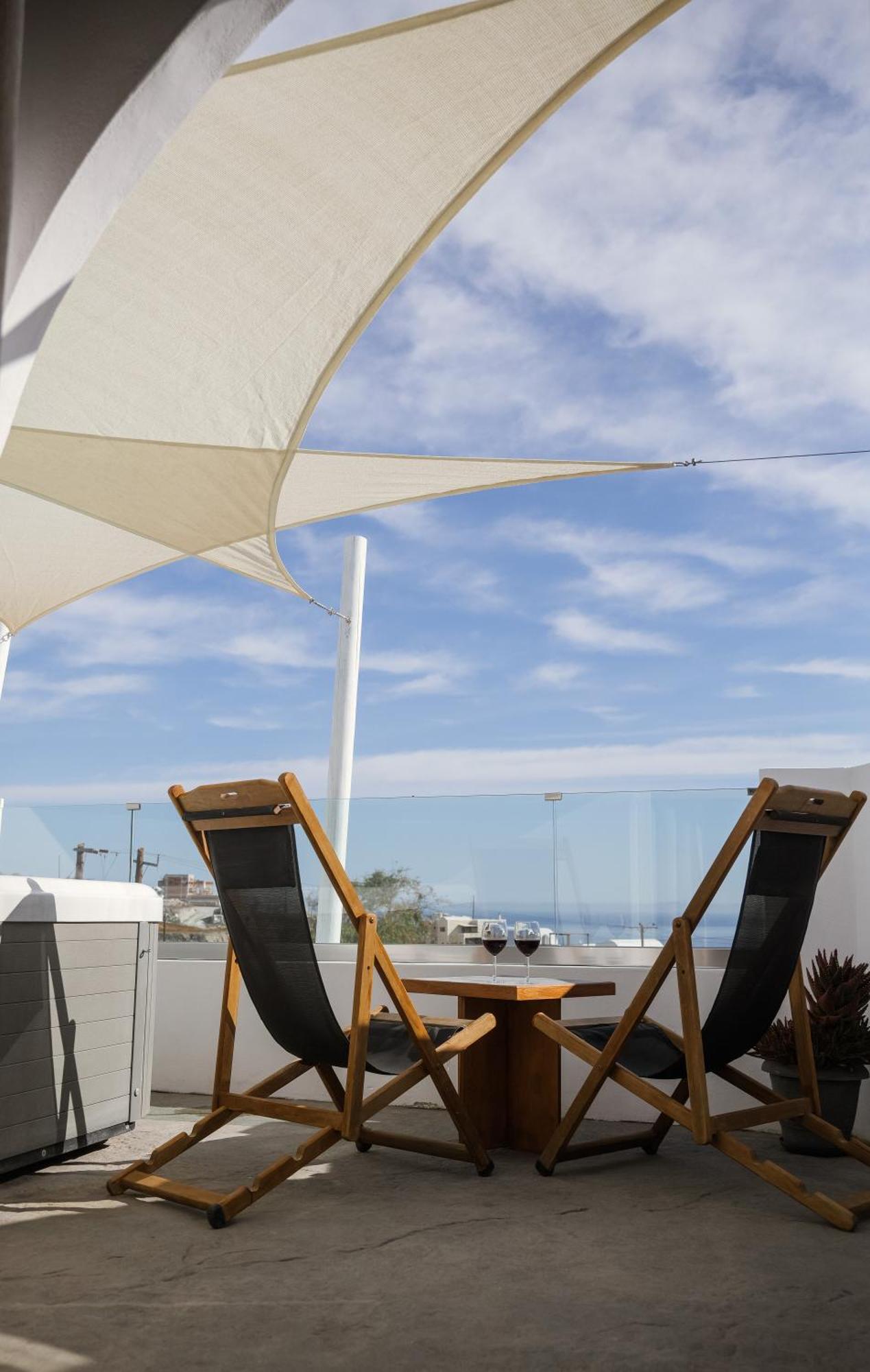 Valery Suites Fira  Luaran gambar